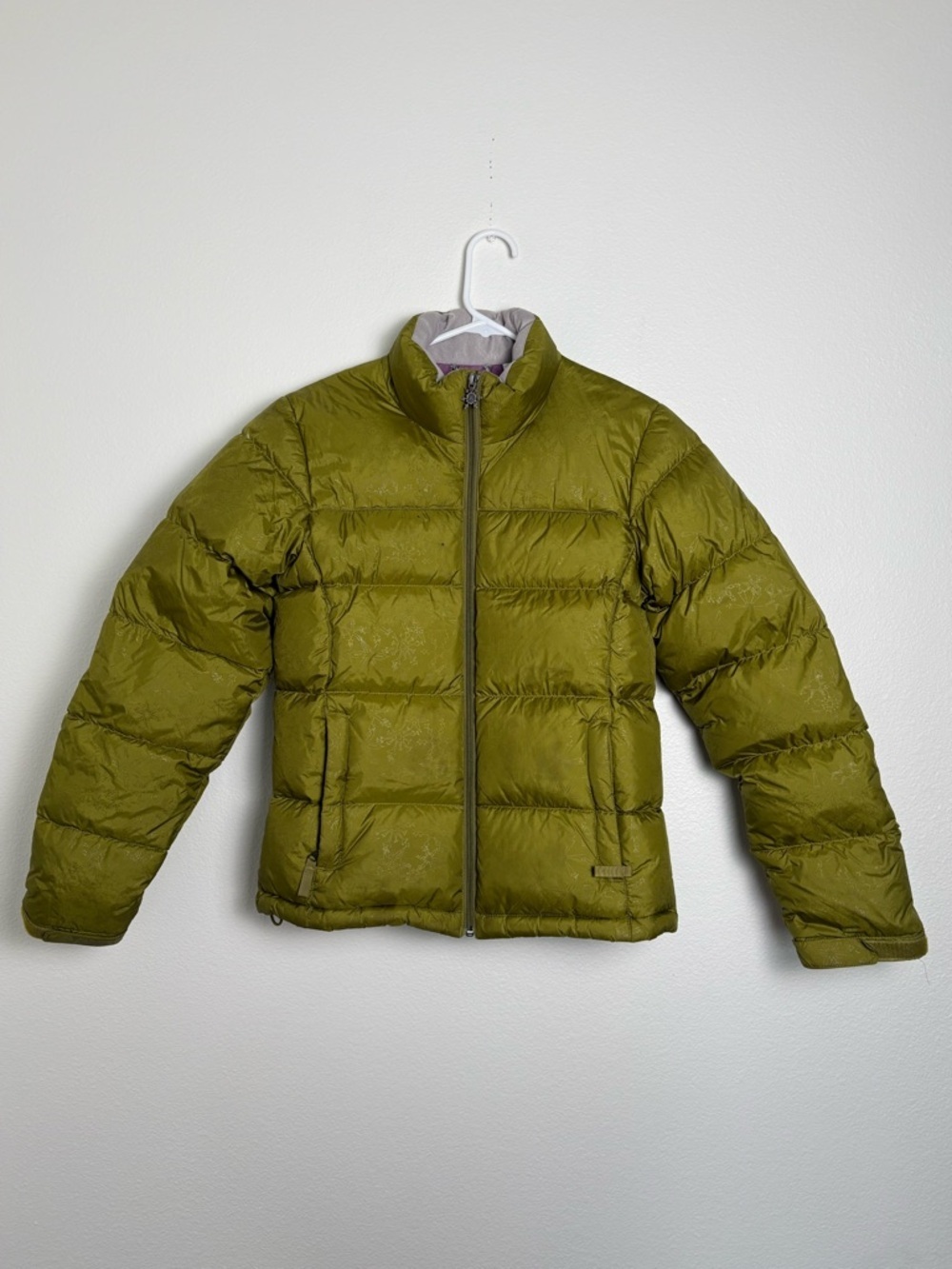 JanSport Green Down Puffer Jacket With a Subtle Snowflake Print Pattern Medium